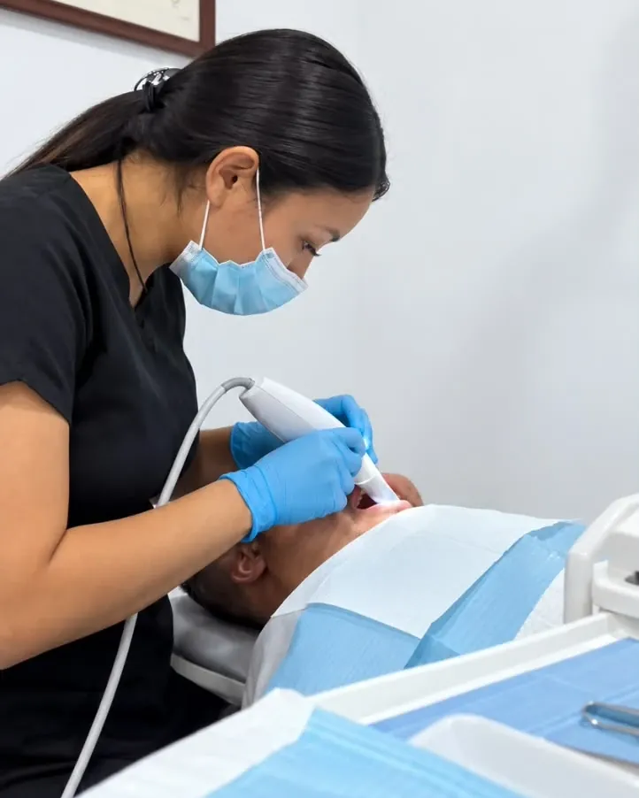 Intraoral scanner capturing a 3D model of a patient's teeth at Esthetic Dent