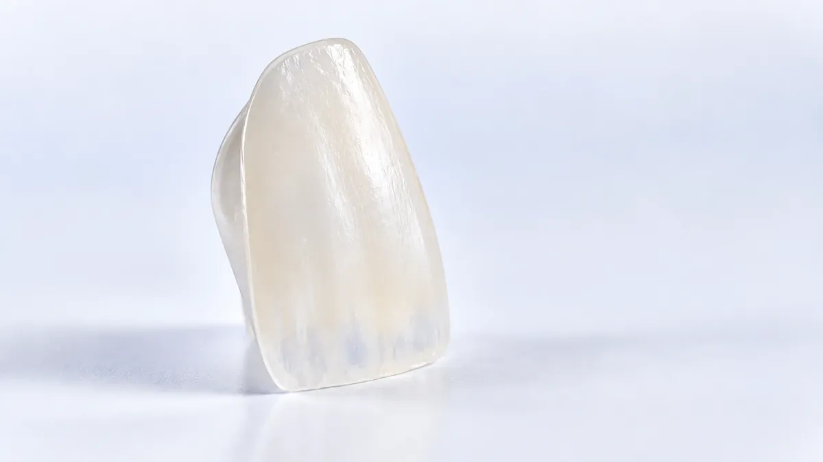 Lithium disilicate porcelain veneer for a smile makeover at Esthetic Dent